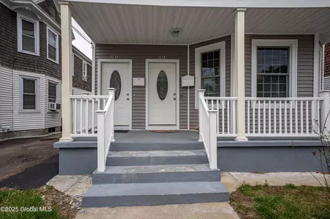 Exterior - 1014 Baker Ave, Schenectady, NY 12309 photo 3 of 6