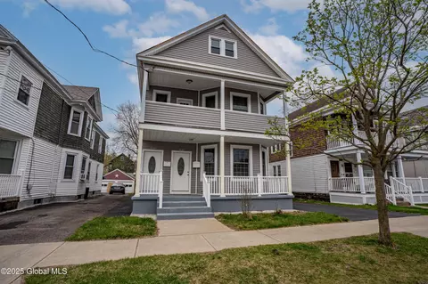 Exterior - 1014 Baker Ave, Schenectady, NY 12309 photo 4 of 6