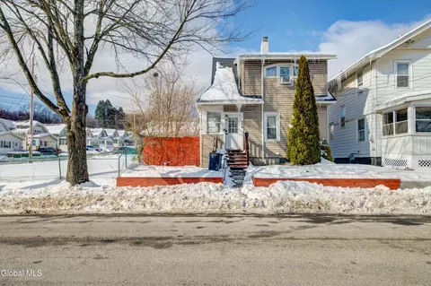 664 N Pearl St, Menands, NY 12204