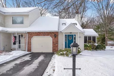 51 Westbury Ct, Clifton Park, NY 12065