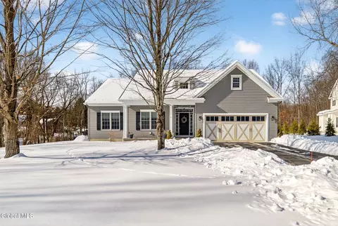 11 Westfall Ct, Averill Park, NY 12018