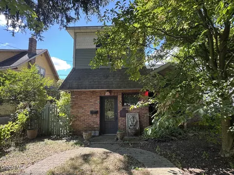 32 Ray St, Niskayuna, NY 12309