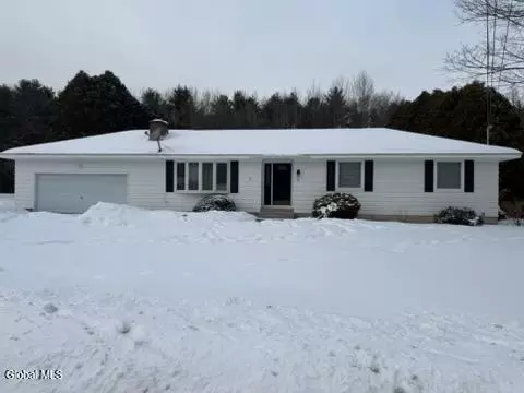 18 Bonner Dr, Queensbury, NY 12804