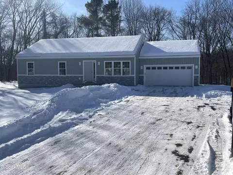 1705 Champagne Dr, Schodack, NY 12033