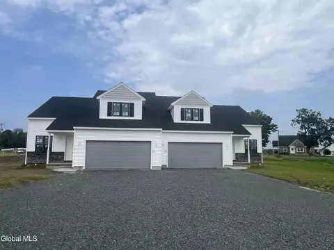 31 Walke Way, Mechanicville, NY 12118