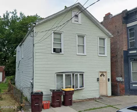 405 10th St, Troy, NY 12180