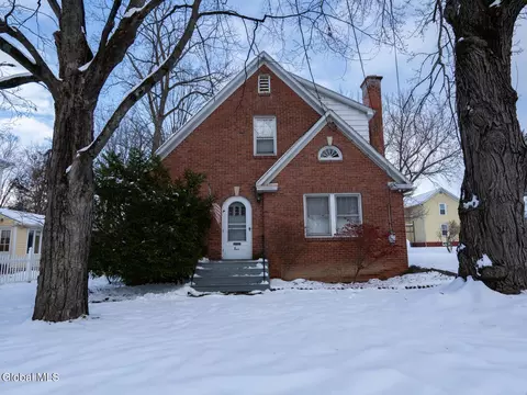 9 Willow St, Castleton On Hudson, NY 12033