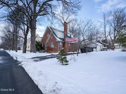 Exterior - 9 Willow St, Castleton On Hudson, NY 12033 photo 2 of 4