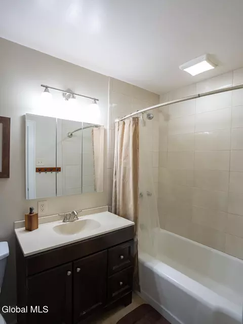 Bath - 9 Willow St, Castleton On Hudson, NY 12033 photo 2 of 2