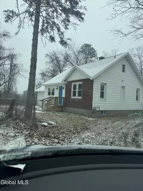 340 Glengary Rd, Schenectady, NY 12304