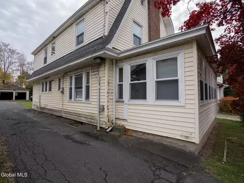 1988 15th St, Troy, NY 12180