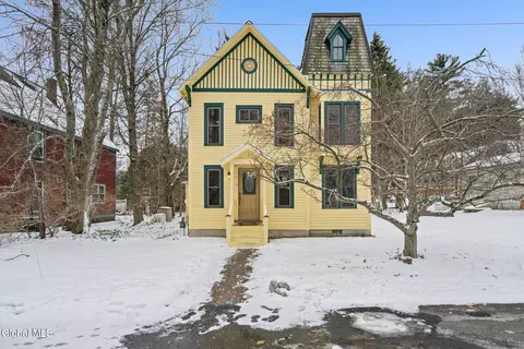4 Saratoga Ave, Round Lake, NY 12151