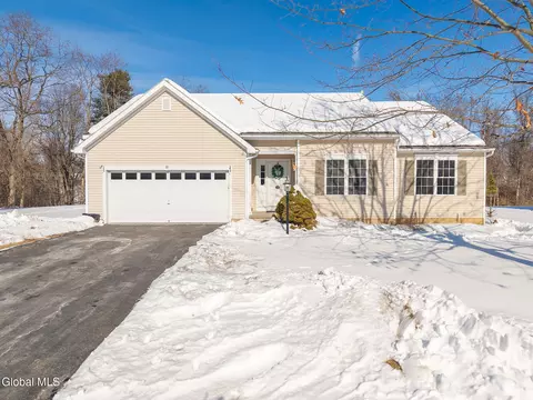 30 Crescent Creek Way, Selkirk, NY 12158