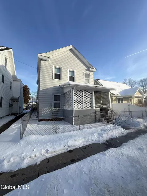 40 8th St, Waterford, NY 12188