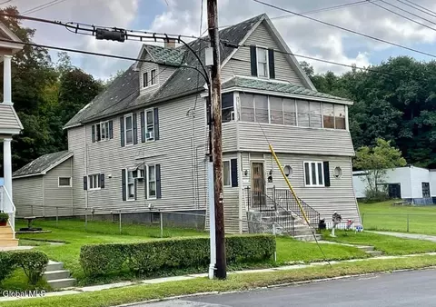 211 Forest Ave, Amsterdam, NY 12010