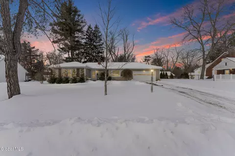6 Maple Ridge Ave, East Greenbush, NY 12061