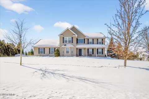 28 Stableford Pl, Mechanicville, NY 12118