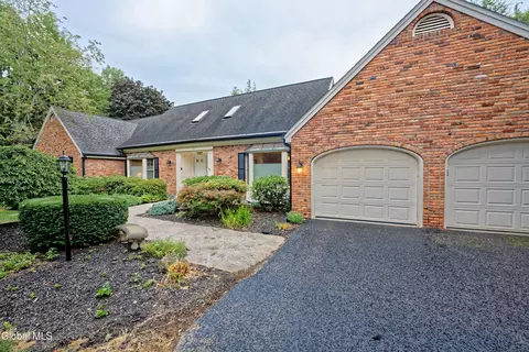 10 Birch Hill Rd, Albany, NY 12211