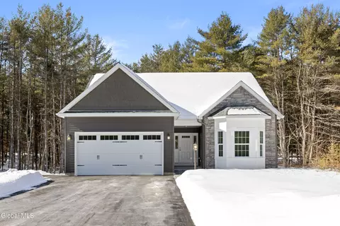 14 Hudson Heights Dr, Lake Luzerne, NY 12846