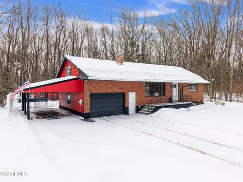 437 E Lucille Ln, Rotterdam, NY 12306