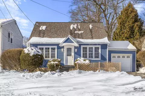 8 Fuller Ter, Albany, NY 12205