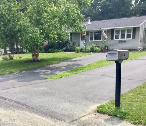 2013 Piney Point Rd, Troy, NY 12180