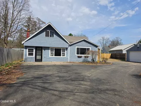4 Valleyview Ave, Schenectady, NY 12306