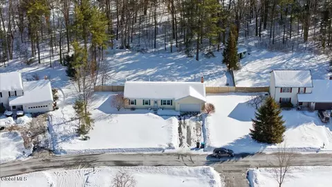 21 Pinewood Hollow Rd, Queensbury, NY 12804