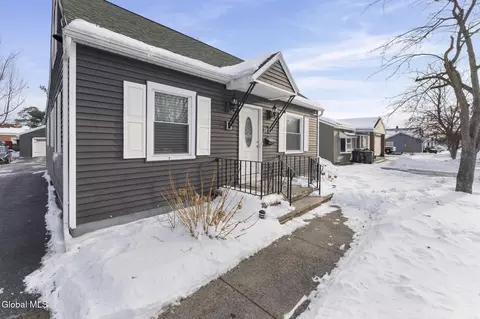 38 Rotterdam St, Rotterdam, NY 12306