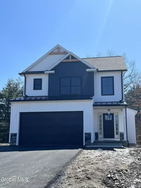 67 Guiliana Blvd, Wynantskill, NY 12198