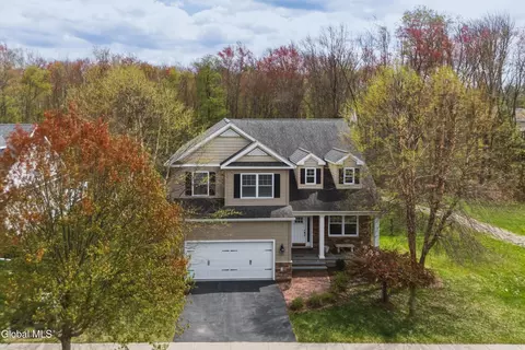 30 Pamela Ln, Saratoga Springs, NY 12866