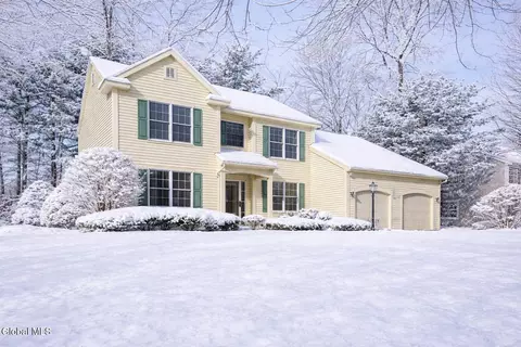 16 Coventry Dr, Clifton Park, NY 12065