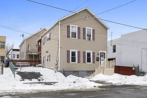 25 Chestnut St, Cohoes, NY 12047