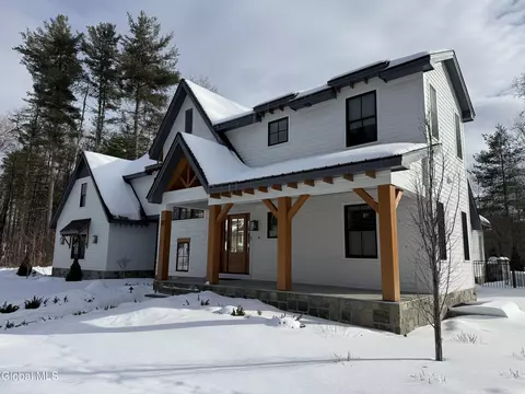 21 Jenna Jo Ave, Saratoga Springs, NY 12866