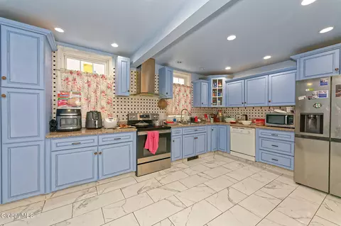 Kitchen - 159 Lorraine Ave, Schenectady, NY 12304 photo 2 of 4
