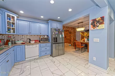 Kitchen - 159 Lorraine Ave, Schenectady, NY 12304 photo 3 of 4