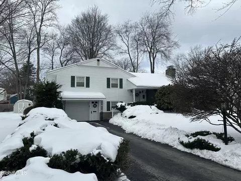 1535 Myron St, Niskayuna, NY 12309