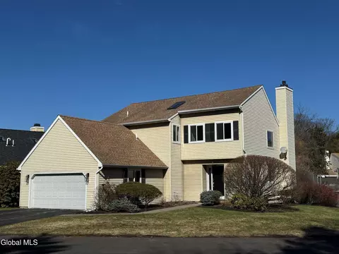 30 Loudonwood E, Loudonville, NY 12211