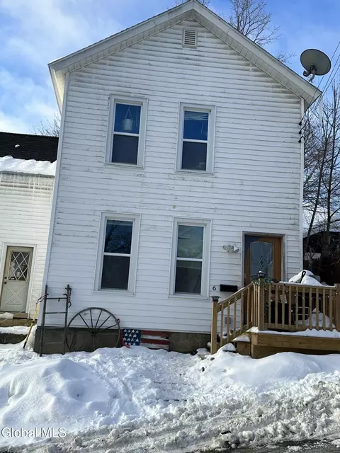 6 Hempton St, Amsterdam, NY 12010