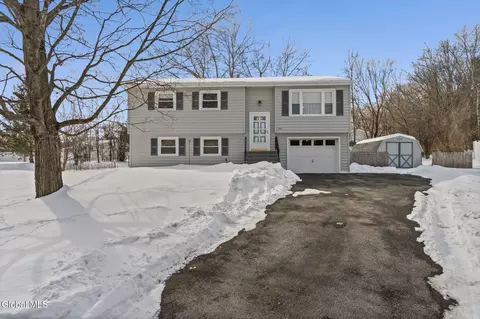 263 Kings Ct, Voorheesville, NY 12186