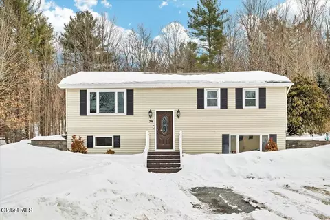 34 Shelterwood Rd, East Greenbush, NY 12061