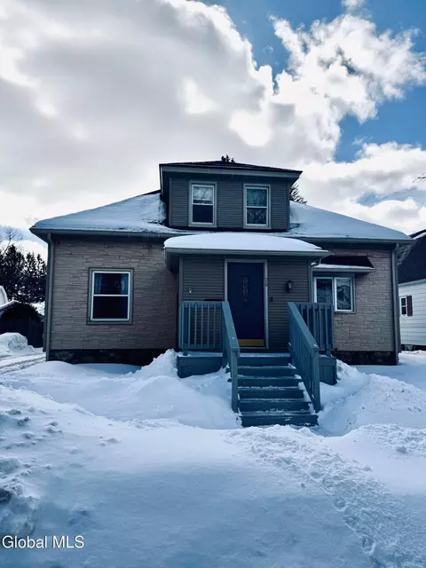 96 6th Ave, Gloversville, NY 12078