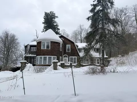 18 Chipwick Ln, Hague, NY 12836