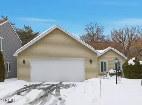 22 Loudonwood E, Loudonville, NY 12211