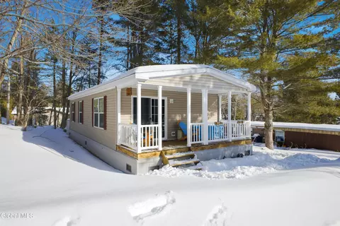 17 Easy St, Schroon Lake, NY 12870