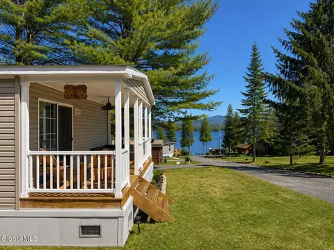 17 Easy St, Schroon Lake, NY 12870