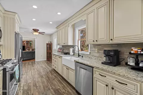 Kitchen - 23 Fox Knoll Way, Hampton, NY 12837 photo 1 of 2