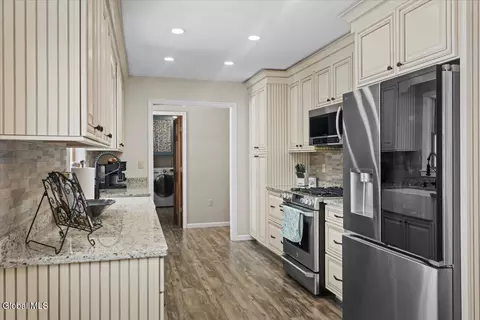 Kitchen - 23 Fox Knoll Way, Hampton, NY 12837 photo 2 of 2
