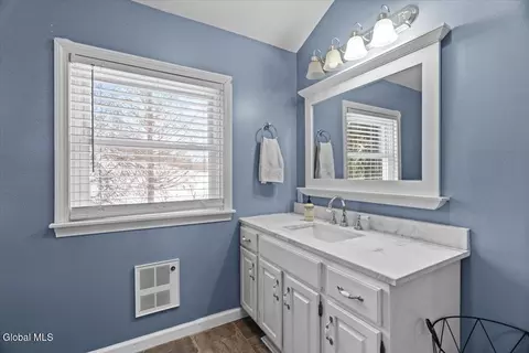 Bath - 23 Fox Knoll Way, Hampton, NY 12837 photo 3 of 5