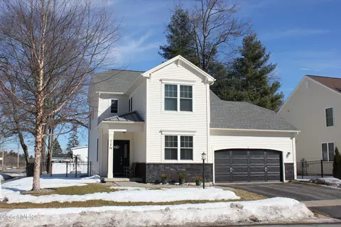 10 Maria Ln, Saratoga Springs, NY 12866
